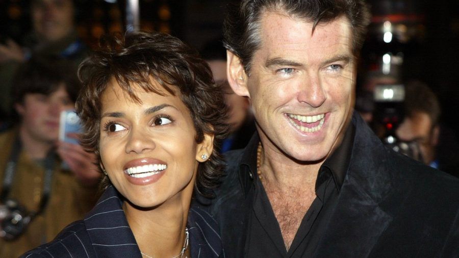 Halle Berry und Pierce Brosnan auf dem roten Teppich 2002. (mia/spot)