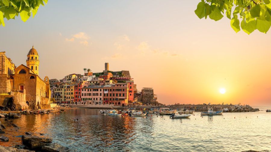 Die italienischen Cinque Terre sind im September ein besonders schönes Reiseziel am Mittelmeer. (elm/spot)