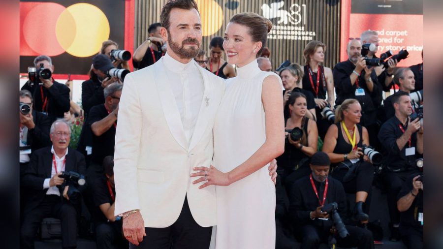 Justin Theroux und Nicole Brydon Bloom sorgen bei den Filmfestspielen in Venedig mit einem Ring für Aufsehen. (sv/spot)