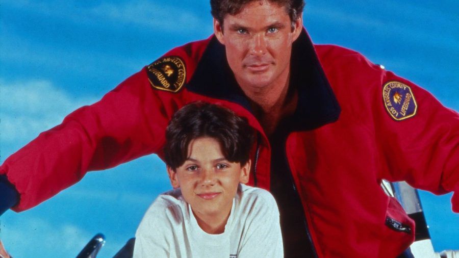 Jeremy Jackson mit Onscreen-Vater David Hasselhoff am Anfang seiner "Baywatch"-Zeit in der Episode "Alptraum unter Wasser". (rho/spot)