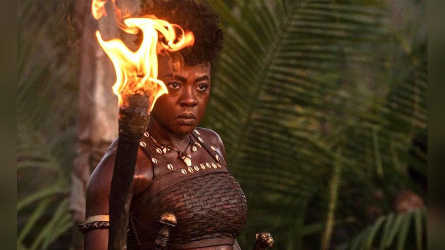 "The Woman King": Nanisca (Viola Davis) ist bereit, ihre Bestimmung anzunehmen. (eyn/spot)