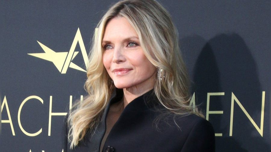 Michelle Pfeiffer unternimmt einen Ausflug ins Western-Genre. (lau/spot)