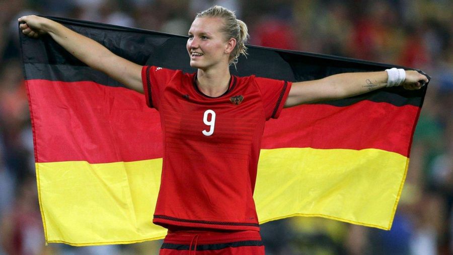 Ein Bild, das Fußballfans bald vermissen werden: Alexandra Popp im Trikot der deutschen Nationalmannschaft. (dr/spot)