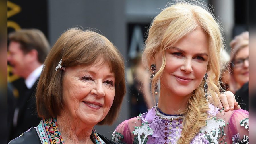 Nicole Kidman (r.) mit ihrer Mutter Janelle Ann Kidman. (ym/spot)