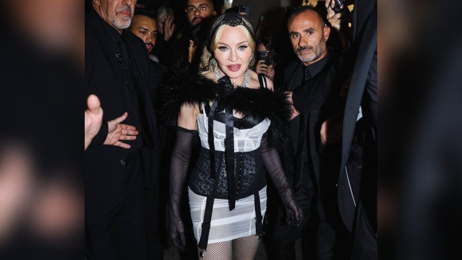 Madonna beim Verlassen der Dolce & Gabbana After Show Party in Mailand. (the/spot)