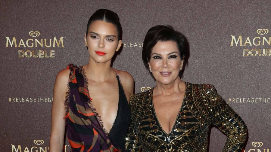 Kendall und Kris Jenner ähneln sich nun mehr denn je. (mia/spot)