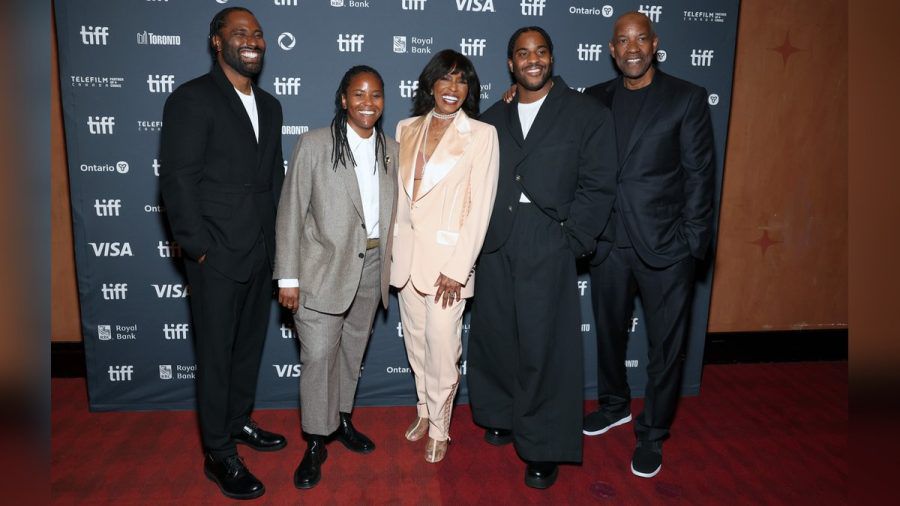 John David, Katia, Pauletta, Malcolm und Denzel Washington (v.l.n.r) kamen gemeinsam zur "The Piano Lesson"-Premiere. (eyn/spot)