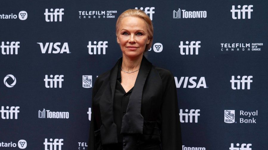 Pamela Anderson wurde bei der Weltpremiere von "The Last Showgirl" in Toronto bejubelt. (eyn/spot)