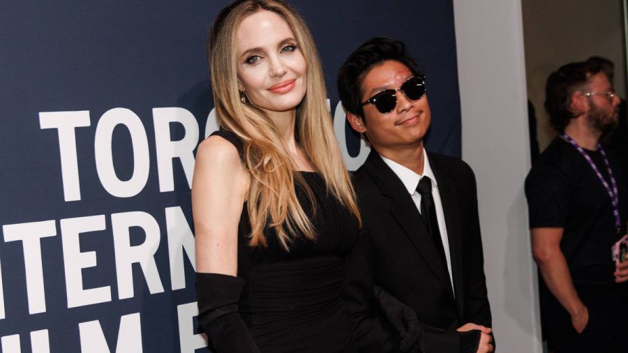 Angelina Jolie und Pax Jolie-Pitt bei der Premiere von "Without Blood" in Toronto. (lau/spot)