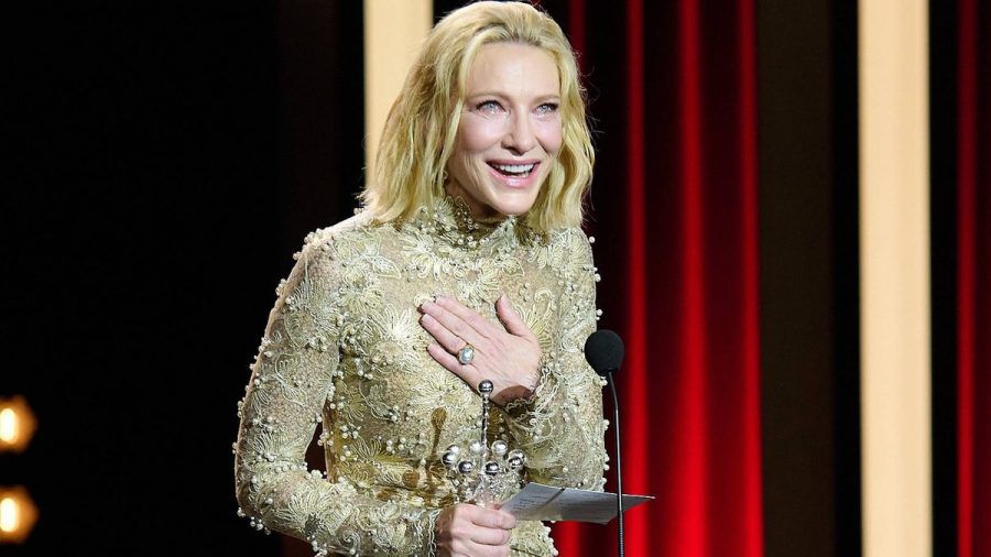 Sichtlich bewegt nahm Cate Blanchett beim San Sebastián Filmfestival den Preis für ihr Lebenswerk entgegen. (lau/spot)