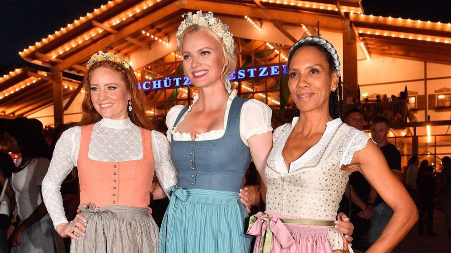 Barbara Meier, Franziska Knuppe und Barbara Becker (v.l.) beim Almauftrieb auf dem Oktoberfest 2023. (the/spot)