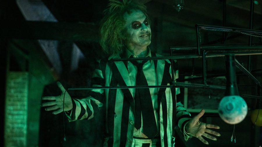 Michael Keaton ist als Beetlejuice zurück - über 35 Jahre nach seinem ersten Auftritt als Lottergeist. (stk/spot)