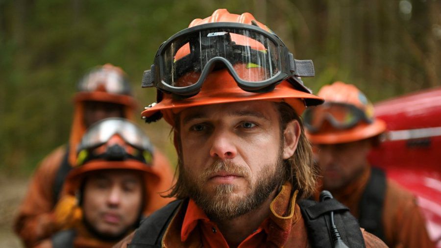 Bode Donovan (Max Thieriot) muss gleich an mehreren Fronten Brände löschen. (stk/spot)