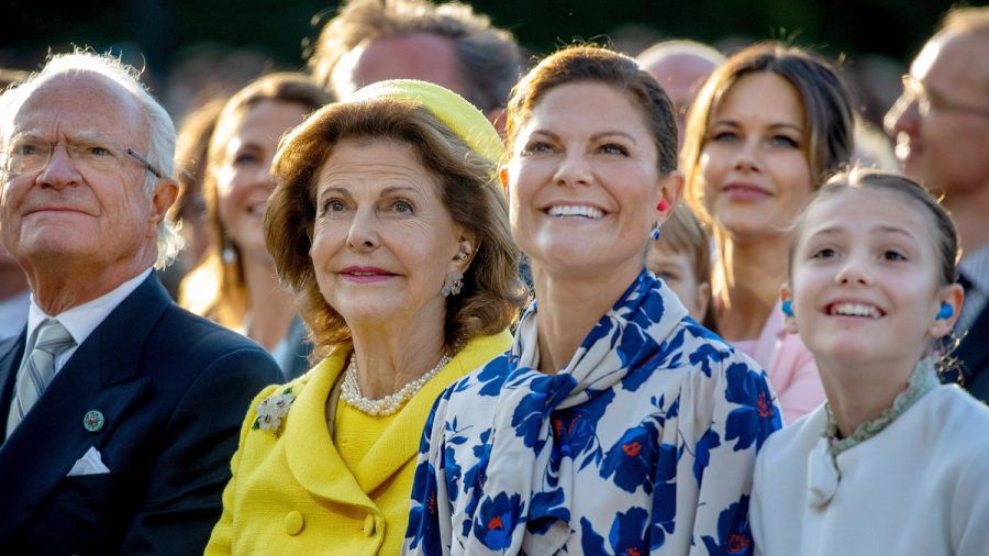 Kronprinzessin Victoria (M.) mit Königin Silvia (l.) und Prinzessin Estelle bei einem Konzert im September 2023. (ncz/spot)