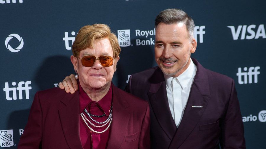 Elton John (l.) mit seinem Ehemann David Furnish auf dem Toronto International Film Festival. (wue/spot)