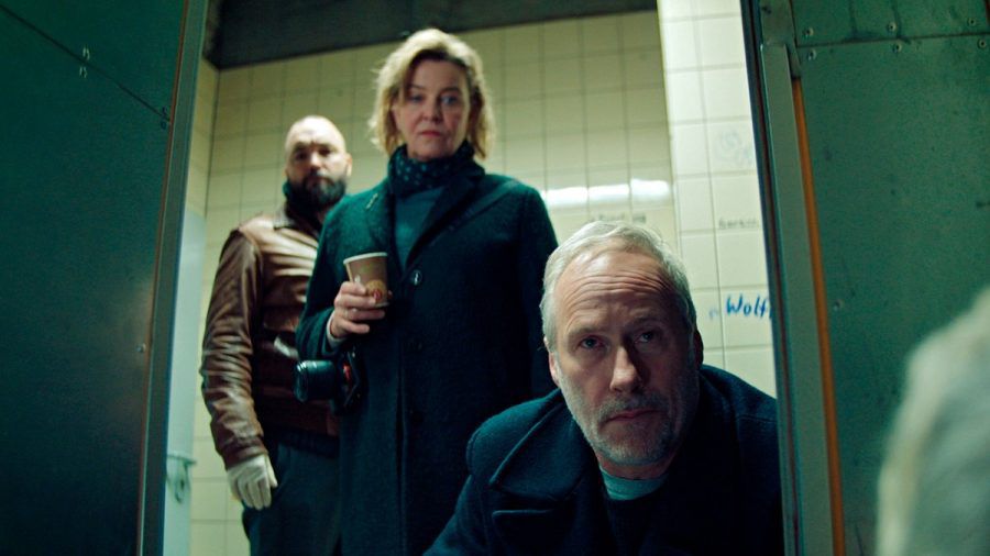 "Tatort: Es grünt so grün, wenn Frankfurts Berge blüh'n": Jonas Hauck (Isaak Dentler, h.), Anna Janneke (Margarita Broich) und Paul Brix (Wolfram Koch). (eyn/spot)