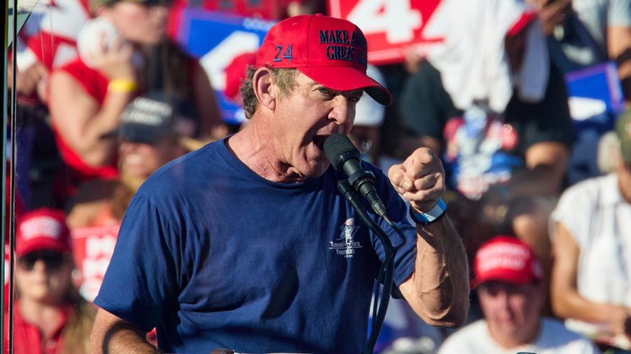 Dennis Quaid während einer Wahlkampfveranstaltung der Republikaner in Kalifornien. (stk/spot)