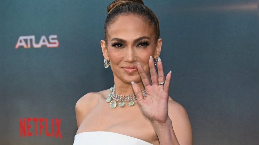 Jennifer Lopez hat das 50. Jubiläum der American Music Awards mitgefeiert. (hub/spot)