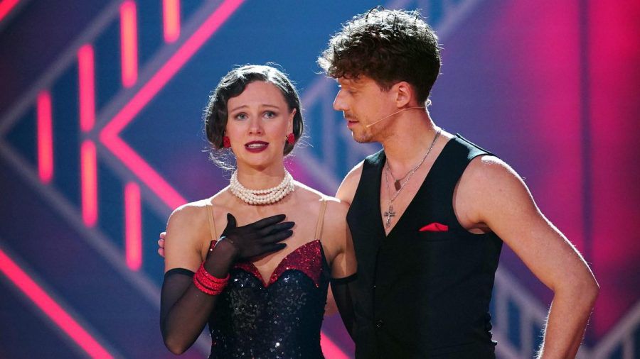 Muss für die Tour passen: Ann-Kathrin Bendixen mit Tanzpartner Valentin Lusin (jök/spot)