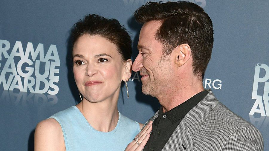 Hugh Jackman und Sutton Foster auf dem roten Teppich im Mai 2022. (wue/spot)