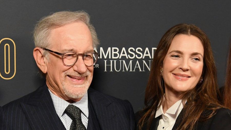 Steven Spielberg und Drew Barrymore bei der Jubiläumsgala der Shoah Foundation. (smi/spot)