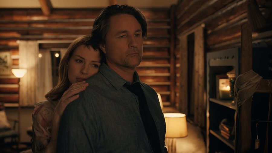 Alexandra Breckenridge und Martin Henderson in Staffel sechs von "Virgin River". (smi/spot)