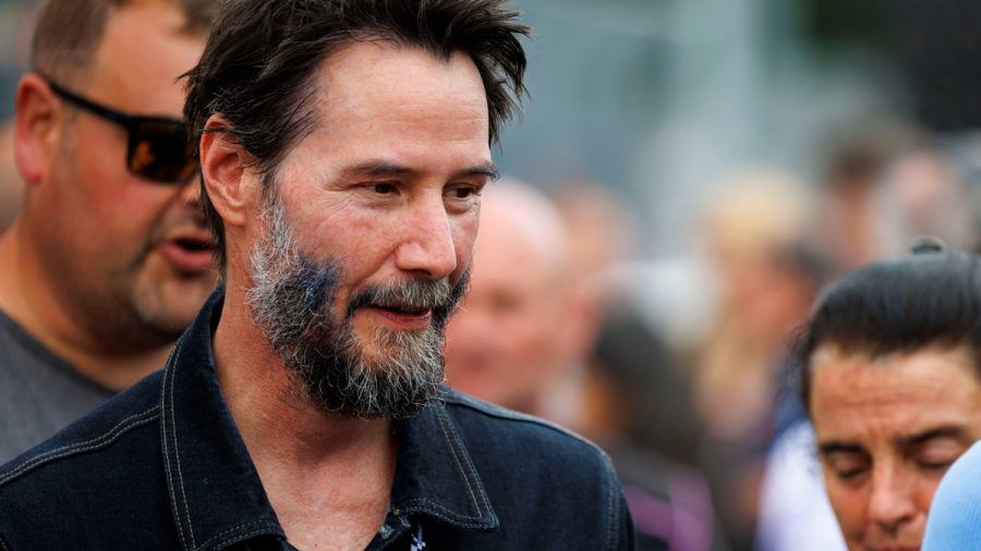 In Deutschland wohnte Keanu Reeves im Sommer einem Motorradrennen bei - dort allerdings nur als Zuschauer. (stk/spot)