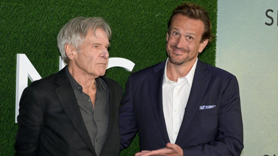 Harrison Ford (li.) und Jason Segel sind mit "Shrinking" erfolgreich. (jom/spot)