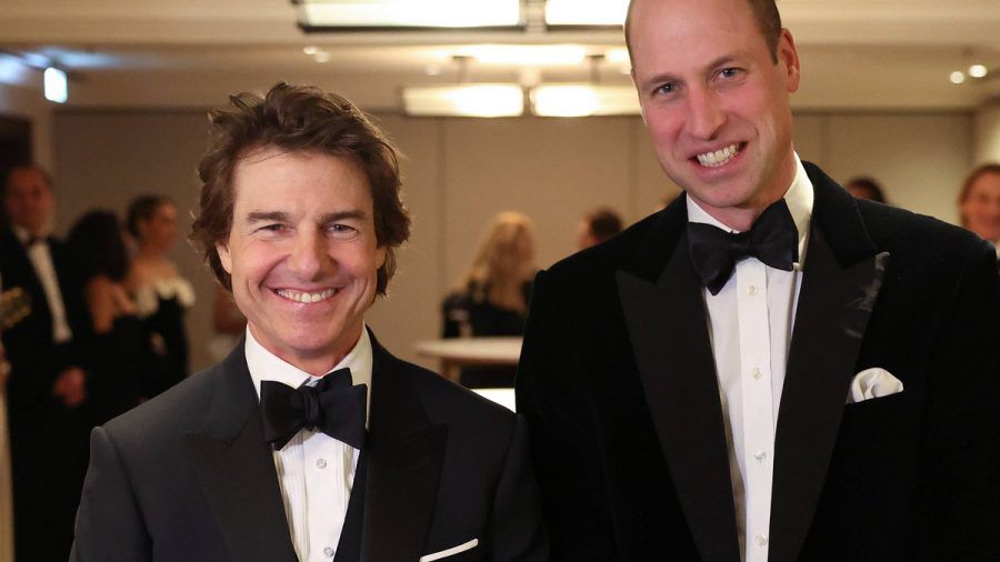 Tom Cruise neben Prinz William bei einem Event in London. (lau/spot)