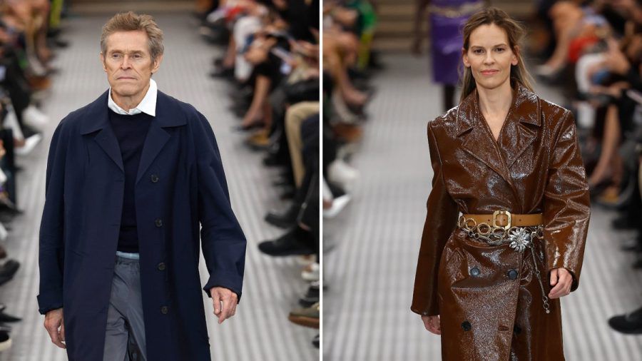 Willem Dafoe und Hilary Swank liefen bei der "Miu Miu"-Show in Paris über den Laufsteg. (the/spot)