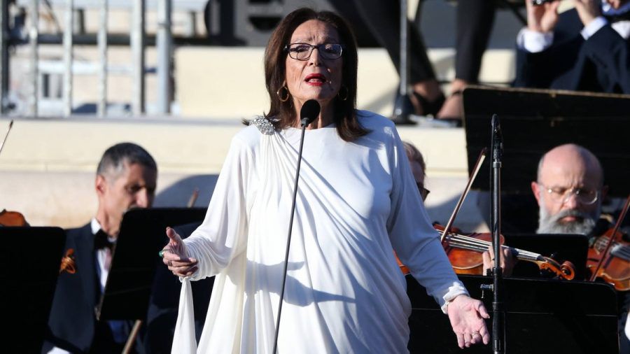 Nana Mouskouri bereitet sich auf ihren endgültigen Rückzug von der Bühne vor. Leicht fällt es ihr nicht. (mia/spot)