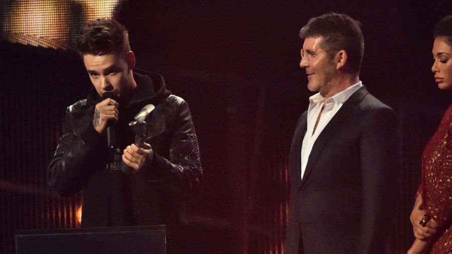 Liam Payne (li.) und Simon Cowell bei den Brit Awards 2017. (jom/spot)