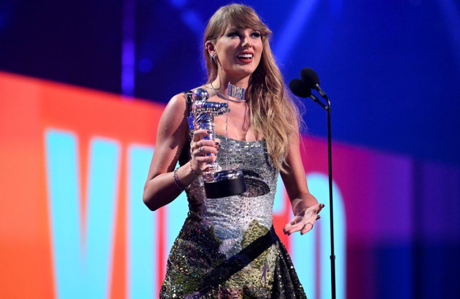 Taylor Swift UFO Dress - September 2024 - Getty Images - MTV VMA Awards BangShowbiz