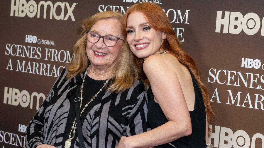 Jessica Chastain und ihre Oma bei einer Premiere. (mia/spot)