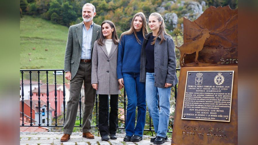 König Felipe von Spanien, Königin Letizia, Prinzessin Sofia und Kronprinzessin Leonor besuchen Sotres, Gewinner des Preises für das vorbildliche Dorf von Asturien 2024 (ili/spot)