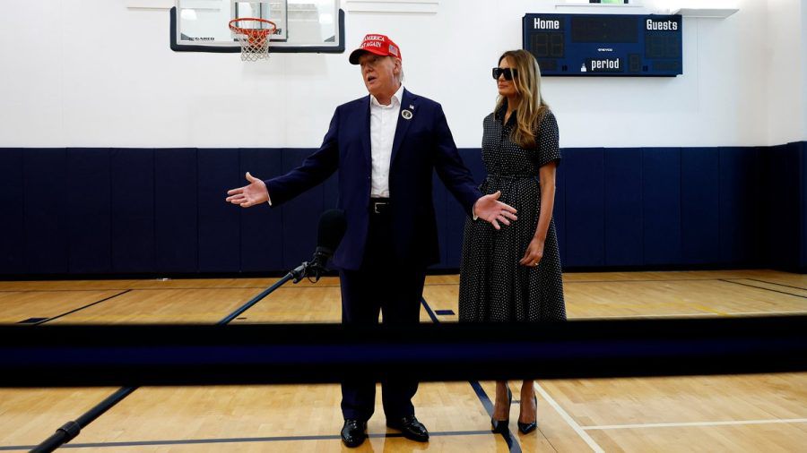 Donald Trump und seine Ehefrau Melania in Palm Beach. (wue/spot)