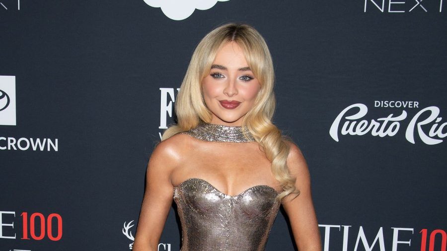 Sängerin Sabrina Carpenter bei einem Auftritt in New York. (hub/spot)