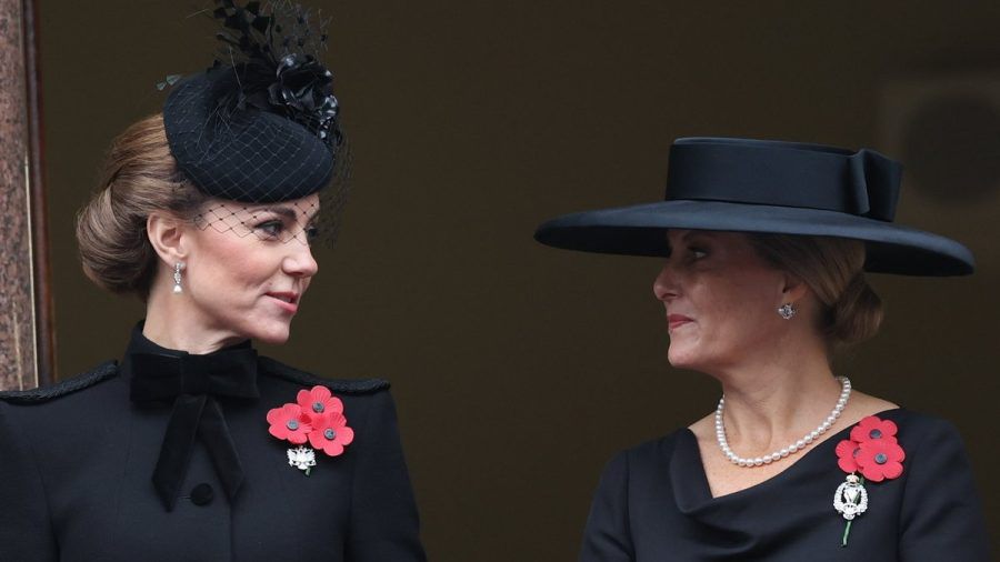 Prinzessin Kate (l.) am "Remembrance Sunday" mit Herzogin Sophie. (hub/spot)