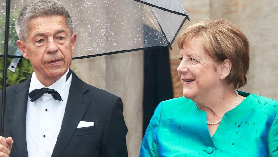 Angela Merkel mit Ehemann Joachim Sauer in Bayreuth. (hub/spot)