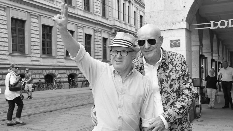 Bobby Brederlow (l.) mit seinem Bruder Gerd im Jahr 2017 in München. (wue/spot)