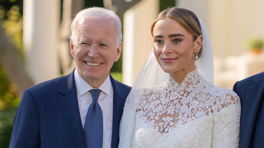 Joe Biden bei der Hochzeit seiner Enkelin Naomi Biden. (jom/spot)