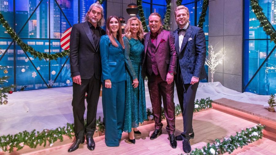 Nils Glagau, Judith Williams, Dagmar Wöhrl, Ralf Dümmel und Tillman Schulz (v. l. n. r.) feiern bei "Die Höhle der Löwen" Weihnachten. (eyn/spot)