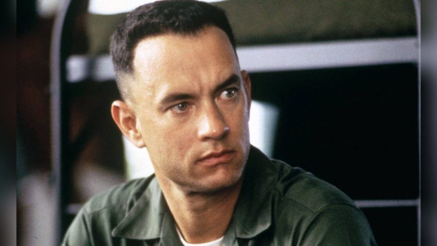 30 Jahre ist es her: Tom Hanks als liebenswerte Titelfigur der Tragikomödie "Forrest Gump". (stk/spot)