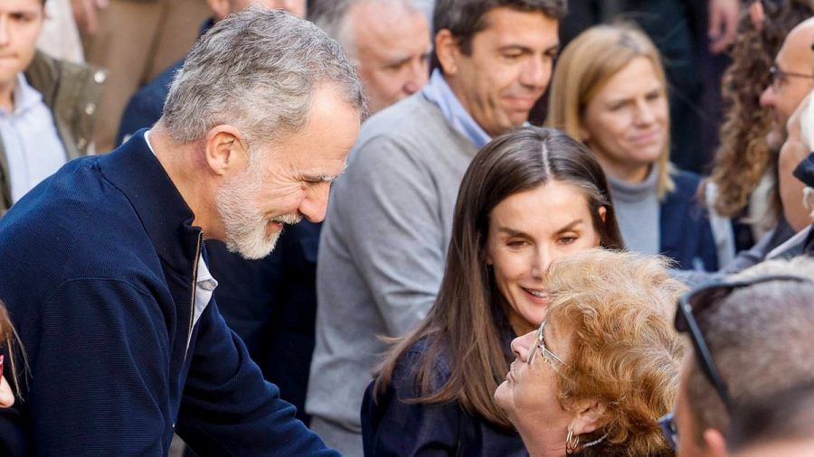 König Felipe und seine Frau Königin Letizia besuchen erneut ein Überschwemmungsgebiet in Valencia. (dam/spot)