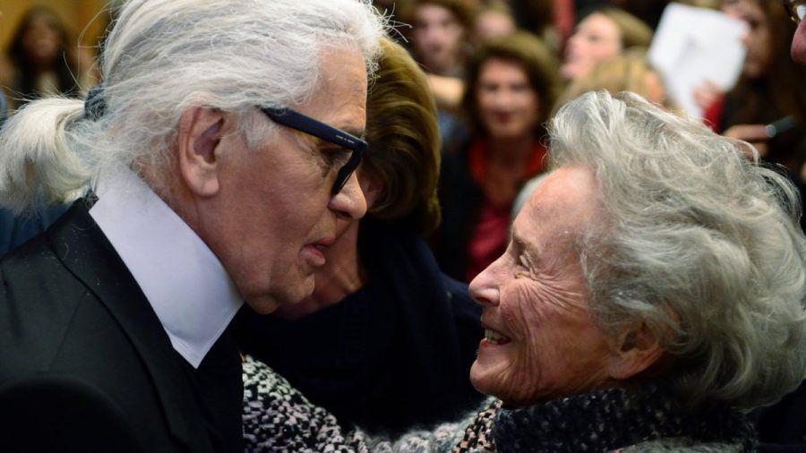 Karl Lagerfeld mit Eliane Heilbronn im Jahr 2013 in Paris. (wue/spot)