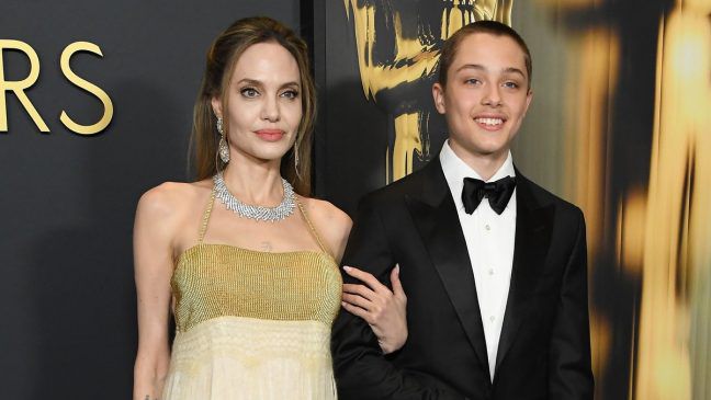 Angelina Jolie und Sohn Knox posierten Arm in Arm für die Fotografen. (ae/spot)