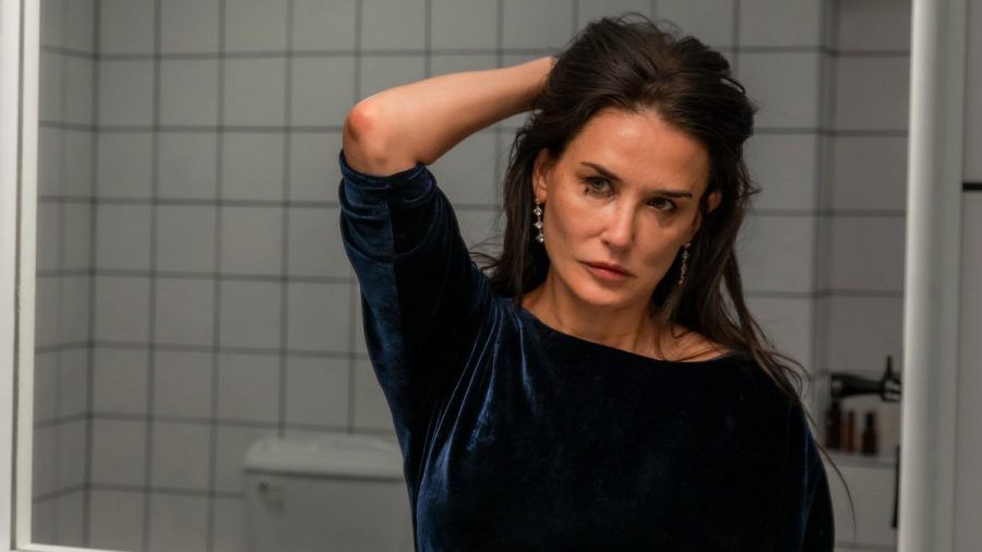 In "The Substance" spielt Demi Moore eine Schauspielerin, die keine Rollen mehr findet. (lau/spot)