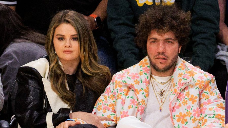 Selena Gomez und Benny Blanco fieberten im Januar 2024 beim Basketball-Match der Los Angeles Lakers und Miami Heat mit. (ae/spot)