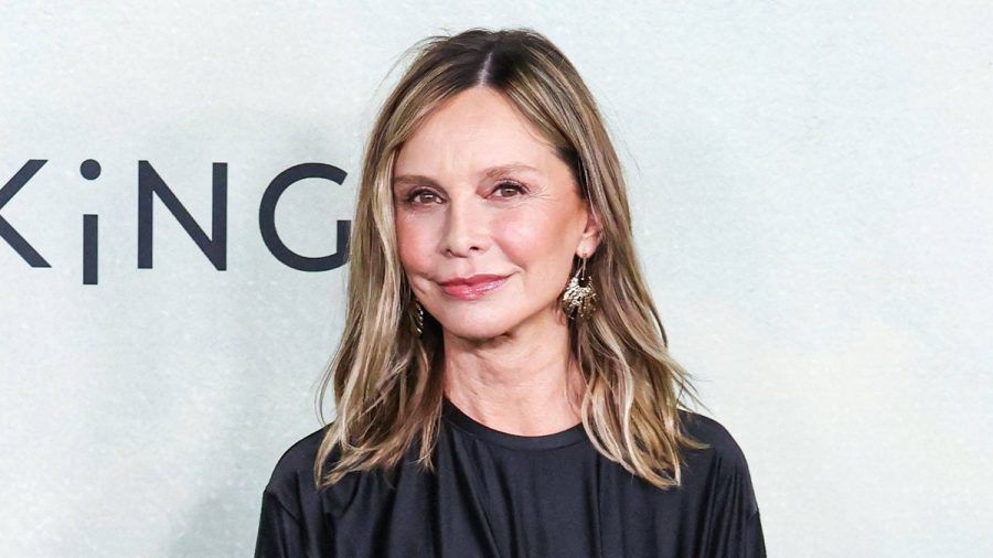 Calista Flockhart ist auch 20 Jahre nach dem Ende von "Ally McBeal" ihrem Look treugeblieben. (ae/spot)