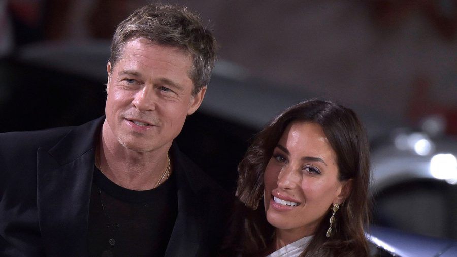 Brad Pitt und Ines de Ramon im September bei den Filmfestspielen von Venedig. (eyn/spot)